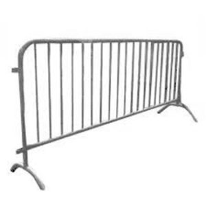 Barrière de foule en acier galvanisé 100" X 43 1/2" avec pattes