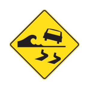 Chaussée glissante à cause des vagues