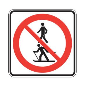 Accès interdit aux piétons et aux skieurs de fond