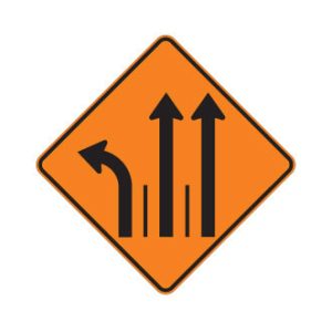 Signal avancé de direction des voies, à gauche et 2 tout droit